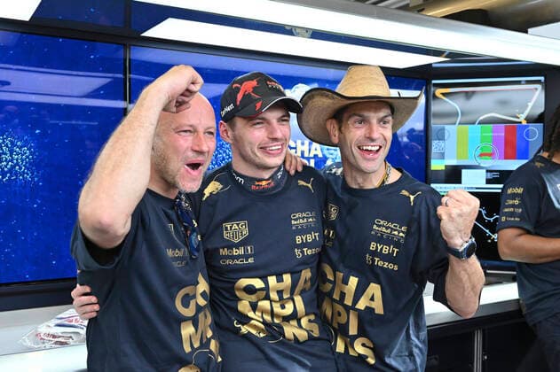 1 Max Verstappen (NLD, Oracle Red Bull Racing) and Oracle Red Bull Racing Team celebrates winning the 2022 World Constructors Championship, F1 Grand Prix of USA at Circuit of The Americas on October 23, 2022 in Austin, United States of America. (Photo by HOCH ZWEI) Austin United States of America