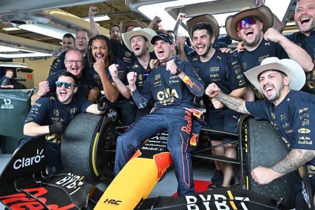 1 Max Verstappen (NLD, Oracle Red Bull Racing) and Oracle Red Bull Racing Team celebrates winning the 2022 World Constructors Championship, F1 Grand Prix of USA at Circuit of The Americas on October 23, 2022 in Austin, United States of America. (Photo by HOCH ZWEI) Austin United States of America