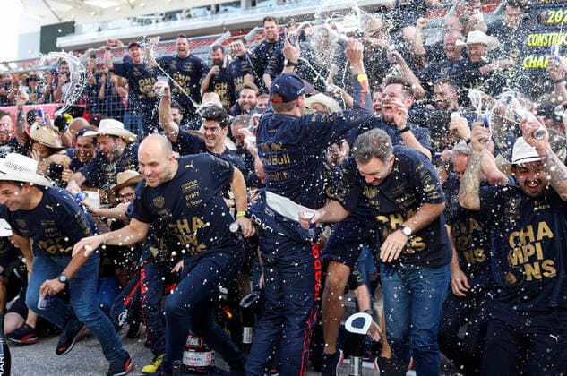 1 Max Verstappen (NLD, Oracle Red Bull Racing), Christian Horner (GBR, Oracle Red Bull Racing) and Oracle Red Bull Racing Team celebrates winning the 2022 World Constructors Championship, F1 Grand Prix of USA at Circuit of The Americas on October 23, 2022 in Austin, United States of America. (Photo by HOCH ZWEI) Austin United States of America