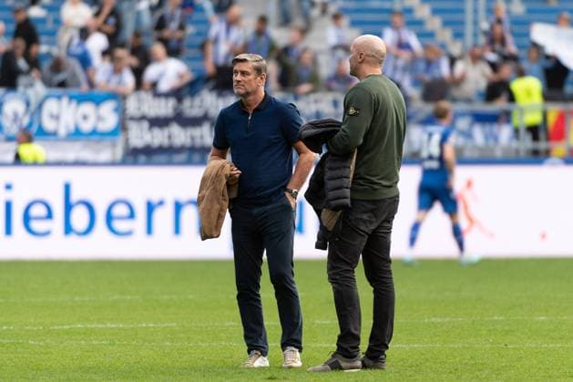 Nach Spielende Entaeuschung, frust bei Oliver Kreuzer (Karlsruher SC, Geschaeftsfuehrer , Karlsruher SC vs Fortuna Duesseldorf, Fussball, Herren, 2. Bundesliga, 13. Spieltag, Saison 22 23, GER, 23.10.2022, DFL DFB REGULATIONS PROHIBIT ANY USE OF PHOTOGRAPHS AS IMAGE SEQUENCES AND OR QUASI-VIDEO, Karlsruher SC vs Fortuna Duesseldorf, Fussball, Herren, 2. Bundesliga, 13. Spieltag, Saison 22 23, GER, 23.10.2022 Karlsruhe *** After end of game disappointment, frustration at Oliver Kreuzer Karlsruher SC, Managing Director Sports , Karlsruher SC vs Fortuna Duesseldorf, Football, Men, 2 Bundesliga, 13 Matchday, Season 22 23, GER, 23 10 2022, DFL DFB REGULATES PROHIBIT ANY USE OF PHOTOGRAPHS AS IMAGE SEQUENCES AND OR QUASI VIDEO, Karlsruher SC vs Fortuna Duesseldorf, Football, Men, 2 Bundesliga, 13 Matchday, Season 22 23, GER, 23 10 2022 Karlsruhe Copyright: xEibner-Pressefoto WolfgangxFrankx EP_EER