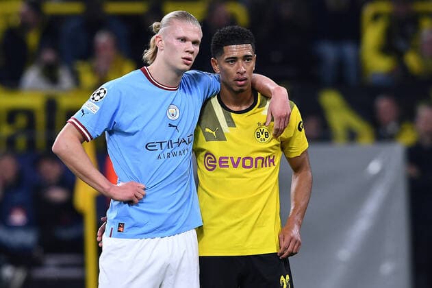 Sport Themen der Woche KW43 Sport Bilder des Tages Fußball Champions League Gruppenphase 5. Spieltag Borussia Dortmund - Manchester City am 25.10.2022 im Signal Iduna Park in Dortmund Erling Haaland ( Manchester ), links - Jude Bellingham ( Dortmund ), rechts *** Soccer Champions League group stage 5 matchday Borussia Dortmund Manchester City on 25 10 2022 at Signal Iduna Park in Dortmund Erling Haaland Manchester , left Jude Bellingham Dortmund , right xRx