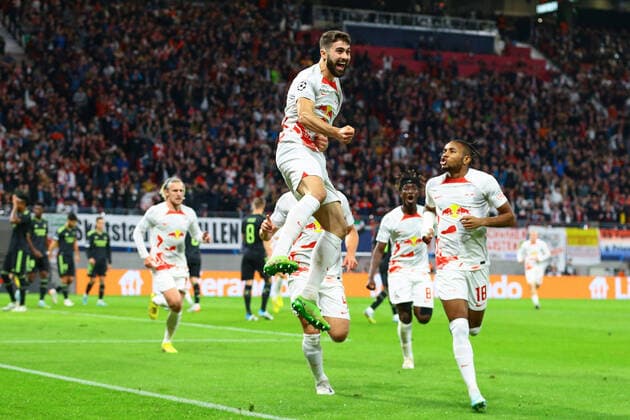 25.10.2022, xtgx, Fussball UEFA Champions League, RB Leipzig - Real Madrid emspor, v.l. Josko Gvardiol (Leipzig, 32) Jubel, Torjubel, jubelt ueber das Tor, celebrate the goal, celebration (DFL DFB REGULATIONS PROHIBIT ANY USE OF PHOTOGRAPHS as IMAGE SEQUENCES and or QUASI-VIDEO) Leipzig