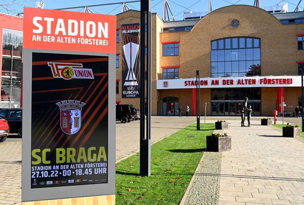 Fussball, Herren, Saison 2022 2023, Europa League, 1. FC Union Berlin, Training vor der Europa-League-Partie 1. FC Union Berlin - SC Sporting Braga, im Bild: digitale Hinweistafel für das Spiel gegen Braga, 26.10. 2022, Copyright: xMatthiasxKochx