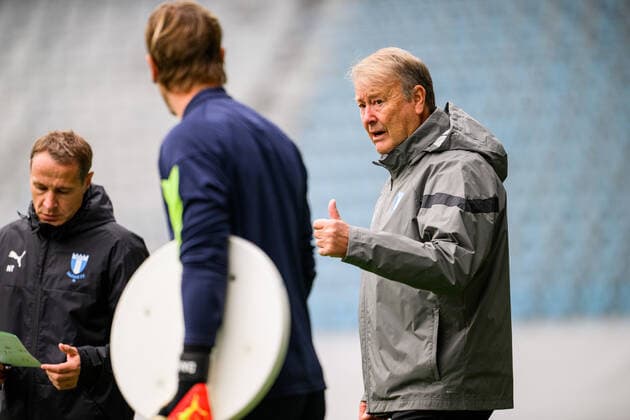 221026 Head coach Age Hareide during a training session with Malmö FF on October 26, 2022 in Malmö. Photo: Ludvig Thunman BILDBYRAN kod LT LT0431 fotboll football soccer fotball uefa europa league träning practice training malmö ff bbeng Copyright: LUDVIGxTHUNMAN BB221026LT003