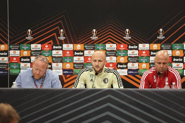 SOCCER - UEFA EL, Sturm vs Feyenoord GRAZ,AUSTRIA,26.OCT.22 - SOCCER - UEFA Europa League, group stage, SK Sturm Graz vs Feyenoord Rotterdam, preview, press conference, PK, Pressekonferenz Feyenoord. Image shows dutch translator Ed Zoetemelk, Gernot Trauner and head coach Arne Slot (Feyenoord).  GEPAxpictures xChrisxBauer