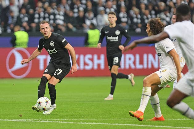 Tor zum 2:1 durch Randal Kolo Muani (Eintracht Frankfurt , Nr. 9) nach gezielter Vorlage von Mario Götze, Goetze (Eintracht Frankfurt, Nr. 27) , Eintracht Frankfurt - Olympique Marseille, Fussball, UEFA Champions League, Saison 2022 2023, Olympique Marseille, Sporting CP, Gruppenphase, Gruppe D, Group D, 5. Spieltag, Heimspiel, 26.10.2022, Fußball-Champions League für Vereinsmannschaften, Champions Leaguewettbewerb, Champions League 2022 2023 -