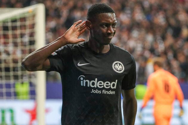 xMHx - UEFA Champions League: Eintracht Frankfurt - Olympique Marseille am 26.10.2022 im Deutsche Bank Park in Frankfurt Jubel, Torjubel, Torschuetze, Torschütze Randal Kolo Muani (Frankfurt 9) jubelt nach seinem Tor zum 2 zu 1