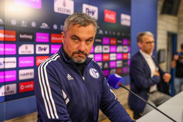 Sport Themen der Woche KW43 Sport Bilder des Tages 27.10.2022, Fussball, Saison 2022 2023, 1. Bundesliga, Pressekonferenz FC Schalke 04, Cheftrainer Thomas Reis (FC Schalke 04) Foto: Tim Rehbein RHR-FOTO Gelsenkirchen Veltins Arena NRW Deutschland xRHR-FOTOx *** 27 10 2022, football, season 2022 2023, 1 Bundesliga, press conference FC Schalke 04, head coach Thomas Reis FC Schalke 04 photo Tim Rehbein RHR FOTO Gelsenkirchen Veltins Arena NRW Germany xRHR FOTOx