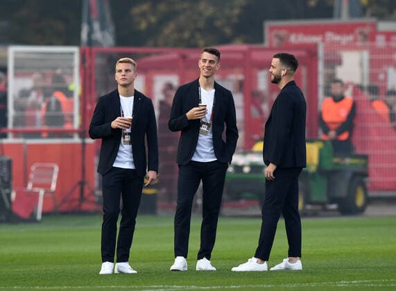 Fussball, Herren, Saison 2022 2023, Europa League (Gruppenphase, Gruppe D, 5. Spieltag), 1. FC Union Berlin - SC Braga, v. l. Andras Schäfer (1. FC Union Berlin), Janik Haberer (1. FC Union Berlin), Niko Gießelmann (1. FC Union Berlin) vor dem Spiel, 27.10. 2022, Copyright: xSebastianxRäppold MatthiasxKochx