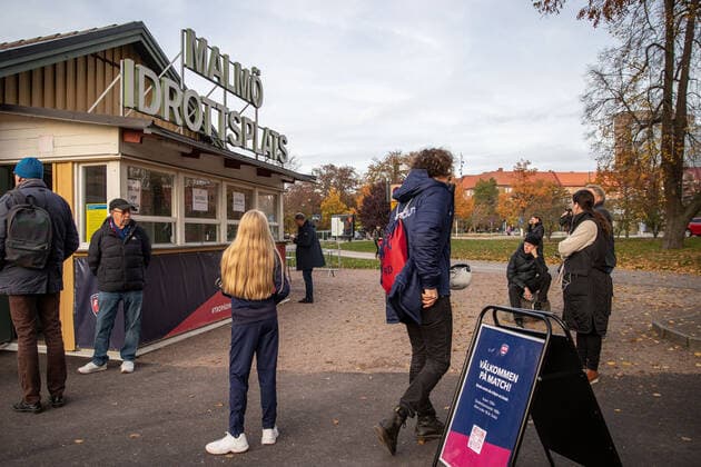 221027 General view of the entrance to Malmö idrottsplats ahead of the UEFA Women s Champions League football match between FC Rosengard and Barcelona on October 27, 2022 in Malmö. Photo: Mathilda Ahlberg BILDBYRAN COP 240 MA0318 fotboll football soccer fotball champions league fc rosengard barcelona dam bbeng exteriör Copyright: MATHILDAxAHLBERG BB221027BB351