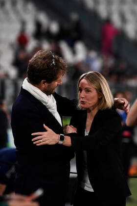 Foto Fabio Ferrari LaPresse 27 Ottobre 2022 - Torino, Italia - calcio - Juventus Women vs Olympique Lyonnais - Women s Champions League - Fase a Gironi - Gruppo C -2 6-Juventus Stadium. Nella foto:-Joe Montemurro(juventus Women);Sonia Bompastor(Olympique Lyonnais Women); October 27, 2022 Turin, Italy - sport, calcio - Juventus Women vs Olympique Lyonnais - Women s Champions League - Group stage - Group C -2 6-Juventus Stadium. In the pic: Joe Montemurro(juventus Women);Sonia Bompastor(Olympique Lyonnais Women);  Copyright: xFabioxFerrari LaPressex