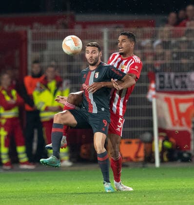 Fussball, Herren, Saison 2022 2023, Europa League (Gruppenphase, Gruppe D, 5. Spieltag), 1. FC Union Berlin - SC Braga, v. l. Abel Ruiz (SC Braga), Danilho Doekhi (1. FC Union Berlin), 27.10. 2022, Copyright: xSebastianxRäppold MatthiasxKochx