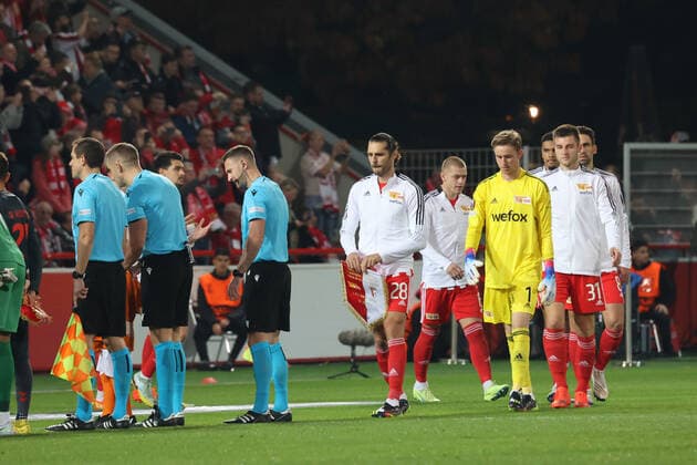 DEU, Europa League, 1.FC Union vs. SC Braga, 27.10.2022, Stadion Alte Foersterei, Berlin, DEU, Europa League, 1.FC Union vs. SC Braga, im Bild: Unioner-Spielerkreis DFL - regulations prohibit any use of Photographs as image sequences and or quasi-video Foto: Juergen Engler nordphoto GmbH