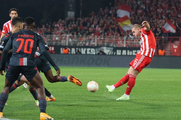 DEU, Europa League, 1.FC Union vs. SC Braga, 27.10.2022, Stadion Alte Foersterei, Berlin, DEU, Europa League, 1.FC Union vs. SC Braga, im Bild: Julian Ryerson (1.FC Union Berlin 6) DFL - regulations prohibit any use of Photographs as image sequences and or quasi-video Foto: Juergen Engler nordphoto GmbH