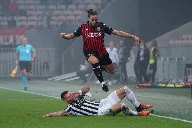 Billal Brahimi (OGC Nice) - Svetozar Markovic (FK Partizan) FOOTBALL : OGC Nice vs FK Partizan - Conference League - Phase de groupe - Nice - 27 10 2022 NorbertScanella Panoramic 