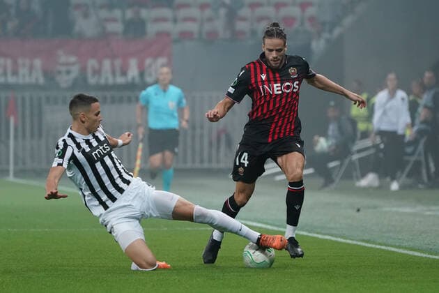Sport Bilder des Tages Billal Brahimi (OGC Nice) - Svetozar Markovic (FK Partizan) FOOTBALL : OGC Nice vs FK Partizan - Conference League - Phase de groupe - Nice - 27 10 2022 NorbertScanella Panoramic 
