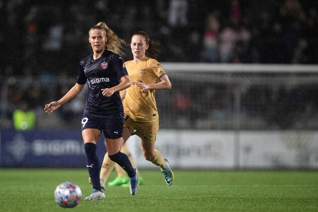 221027 Olivia Holdt of FC Rosengard during the UEFA Women s Champions League football match between FC Rosengard and Barcelona on October 27, 2022 in Malmö. Photo: Mathilda Ahlberg BILDBYRAN COP 240 MA0318 fotboll football soccer fotball champions league fc rosengard barcelona dam bbeng Copyright: MATHILDAxAHLBERG BB221027BB640