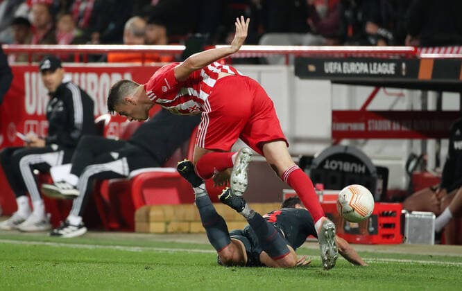 Janik Haberer, Diego Lainez Zweikampf Spielszene Aktion Fußball Fussball UEL UEFA Europa League Herren Saison 2022 2023 27.10.2022 1.FC Union Berlin FCU vs. SC Sporting Braga DFL regulations prohibit any use of photographs as image sequences and or quasi-video.