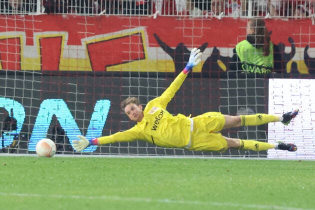 DEU, Europa League, 1.FC Union vs. SC Braga, 27.10.2022, Stadion Alte Foersterei, Berlin, DEU, Europa League, 1.FC Union vs. SC Braga, im Bild: Frederik Roennow (1.FC Union Berlin 1) DFL - regulations prohibit any use of Photographs as image sequences and or quasi-video Foto: Juergen Engler nordphoto GmbH