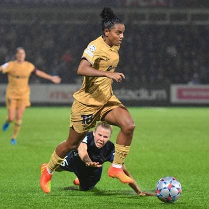Malmo IP, Malmo , Sweden, Oct 27th 2022: Geyse (18 FC Barcelona, Barca and Jessica Wik (15 FC Rosengard) during the game in the group stage of UEFA Womens Champions League on October 27th 2022 between FC Rosengard and FC Barcelona at Malmo IP in Malmo, Sweden (Peter Sonander SPP) Copyright: xPeterxSonander SPPx spp-en-PeSo-PSon-20221027-195028_PS_6434
