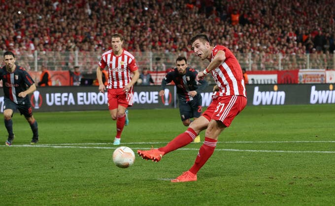 Robin Knoche Elfmeter Strafstoß schießend zum 1:0 Fußball Fussball UEL UEFA Europa League Herren Saison 2022 2023 27.10.2022 1.FC Union Berlin FCU vs. SC Sporting Braga DFL regulations prohibit any use of photographs as image sequences and or quasi-video.