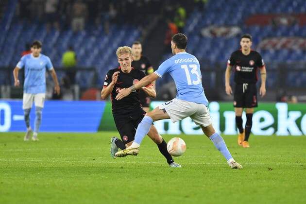 Alessio Romagnoli of S.S. LAZIO and Gustav Isaksen of FC Midtjylland during the fifth day of UEFA Europa League Group F match between S.S. Lazio and FC Midtjylland at Olimpico Stadium on October 27, 2022 in Rome, Italy.  Copyright: xDomenicoxCippitellix xipa-agencyx xLivexMediax 0