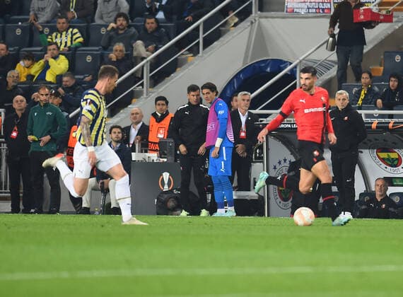 Serdar Aziz of Fenerbahce and Martin Terrier Players of Stade Rennes during the UEFA Europa League group B match between Fenerbahce and Stade Rennes at Ulker Sukru Saracoglu Stadium in Istanbul, Turkey on October 27, 2022. ( Photo by Seskimphoto ) 