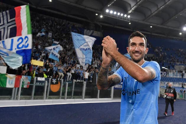 Sport Bilder des Tages Danilo Cataldi of SS Lazio celebrates at the end of the Europa League Group F football match between SS Lazio and Midtjylland at Olimpico stadium in Roma (Italy), October 27th, 2022. Photo Andrea Staccioli Insidefoto andreaxstaccioli