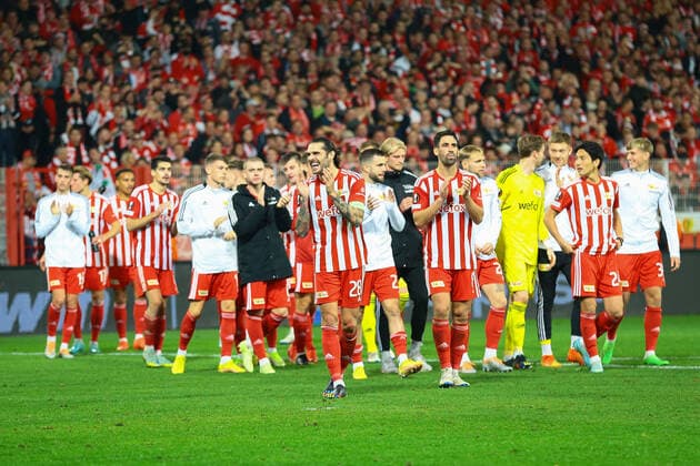 27.10.2022, xtgx, Fussball UEFA Europa League, 1. FC Union Berlin - Sporting Braga emspor, v.l. Union Jubel ueber den Sieg, Jubel nach Spielende (DFL DFB REGULATIONS PROHIBIT ANY USE OF PHOTOGRAPHS as IMAGE SEQUENCES and or QUASI-VIDEO) Berlin