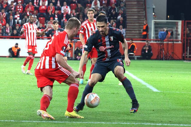 DEU, Europa League, 1.FC Union vs. SC Braga, 27.10.2022, Stadion Alte Foersterei, Berlin, DEU, Europa League, 1.FC Union vs. SC Braga, im Bild: Andras Schaefer (1.FC Union Berlin 13), Paulo Oliveira (SC Braga 15) DFL - regulations prohibit any use of Photographs as image sequences and or quasi-video Foto: Juergen Engler nordphoto GmbH