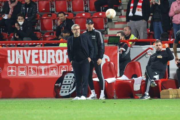 DEU, Europa League, 1.FC Union vs. SC Braga, 27.10.2022, Stadion Alte Foersterei, Berlin, DEU, Europa League, 1.FC Union vs. SC Braga, im Bild: Cheftrainer (Head Coach) Urs Fischer(1.FC Union Berlin), Co-Trainer Markus Hoffmann (1.FC Union Berlin),. Co-Trainer Sebastian Boenig (1.FC Union Berlin) DFL - regulations prohibit any use of Photographs as image sequences and or quasi-video Foto: Juergen Engler nordphoto GmbH