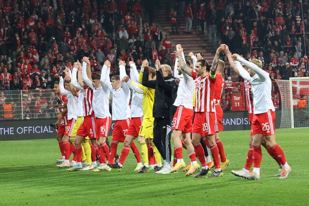 DEU, Europa League, 1.FC Union vs. SC Braga, 27.10.2022, Stadion Alte Foersterei, Berlin, DEU, Europa League, 1.FC Union vs. SC Braga, im Bild: Unioner-Spielerkreis DFL - regulations prohibit any use of Photographs as image sequences and or quasi-video Foto: Juergen Engler nordphoto GmbH