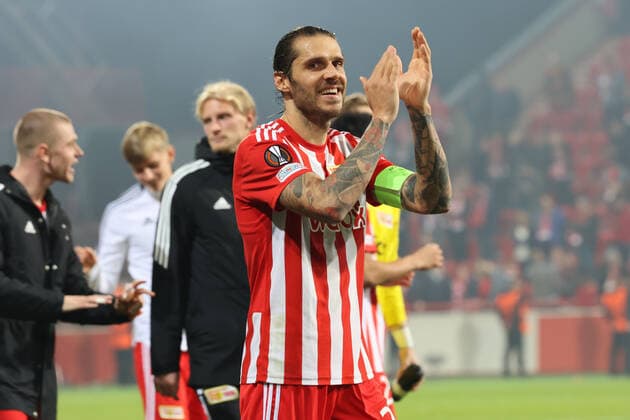 DEU, Europa League, 1.FC Union vs. SC Braga, 27.10.2022, Stadion Alte Foersterei, Berlin, DEU, Europa League, 1.FC Union vs. SC Braga, im Bild: Unioner-Spielerkreis, Christopher Trimmel (1.FC Union Berlin 28) DFL - regulations prohibit any use of Photographs as image sequences and or quasi-video Foto: Juergen Engler nordphoto GmbH