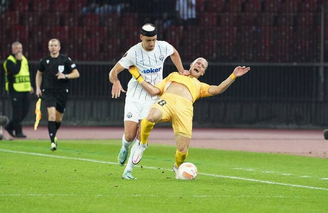 Foto Manuel Geisser 27.10.2022 Fussball Herren Saison 2022 2023 UEFA Europa League FC Zuerich - FK Bodoe Glimt 2:1 Bild : Nikola Katic (FC Zuerich) gegen 18 Brede Moe (FK Bodoe Glimt (r.) Aktion Zweikampf