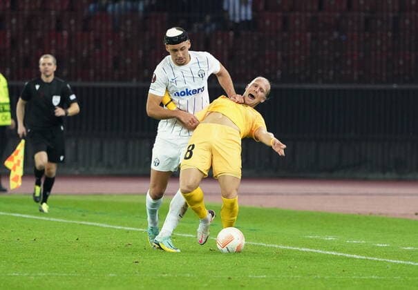 Foto Manuel Geisser 27.10.2022 Fussball Herren Saison 2022 2023 UEFA Europa League FC Zuerich - FK Bodoe Glimt 2:1 Bild : Nikola Katic (FC Zuerich) gegen 18 Brede Moe (FK Bodoe Glimt (r.) Aktion Zweikampf