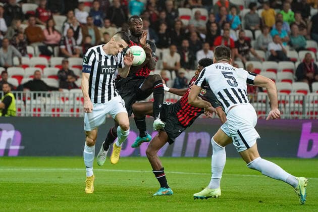 Nicolas Pepe (OGC Nice) - Slobodan Urosevic (FK Partizan) FOOTBALL : OGC Nice vs FK Partizan - Conference League - Phase de groupe - Nice - 27 10 2022 NorbertScanella Panoramic 