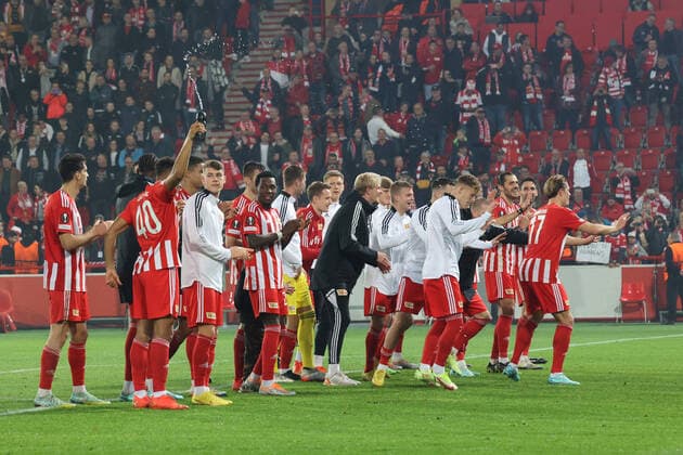 DEU, Europa League, 1.FC Union vs. SC Braga, 27.10.2022, Stadion Alte Foersterei, Berlin, DEU, Europa League, 1.FC Union vs. SC Braga, im Bild: Unioner-Spielerkreis DFL - regulations prohibit any use of Photographs as image sequences and or quasi-video Foto: Juergen Engler nordphoto GmbH