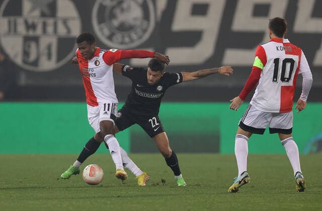 SOCCER - UEFA EL, Sturm vs Feyenoord GRAZ,AUSTRIA,27.OCT.22 - SOCCER - UEFA Europa League, group stage, SK Sturm Graz vs Feyenoord Rotterdam. Image shows Javairo Dilrosun (Feyenoord), Jusuf Gazibegovic (Sturm) and Orkun Koekcue (Feyenoord).  GEPAxpictures xHansxOberlaender