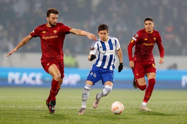 Bryan Cristante 4, Roma, David Browne 24 of HJK, Cristian Volpato 62, Roma during the UEFA Europa League football Group C match between HJK Helsinki - As Roma at the Bolt Arena on October 27. 2022 in Helsinki, Finland. (Kalle Parkkinen Newspix24)  Copyright: xKallexParkkinenx np24_KPC6273