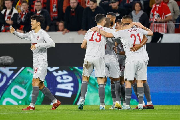 Torjubel Olympiacos FC beim 0:1 durch Youssef El Arabi (Olympiacos FC, 11) , GER, SC Freiburg vs. Olympiacos FC, Fussball, UEFA Europa League, 5. Spieltag, Gruppenphase, 27.10.2022 GER, SC Freiburg vs. Olympiacos FC, Fussball, UEFA Europa League, 5. Spieltag, Gruppenphase, 27.10.2022 Freiburg im Breisgau Copyright: xEibner-Pressefoto GrantxHubbsx EP_GHS