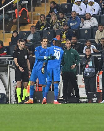 Goalkeeper Dogan Alemdar and Goalkeeper Steve Mandanda 30 of Stade Rennes during the UEFA Europa League group B match between Fenerbahce and Stade Rennes at Ulker Sukru Saracoglu Stadium in Istanbul, Turkey on October 27, 2022. ( Photo by Seskimphoto ) 