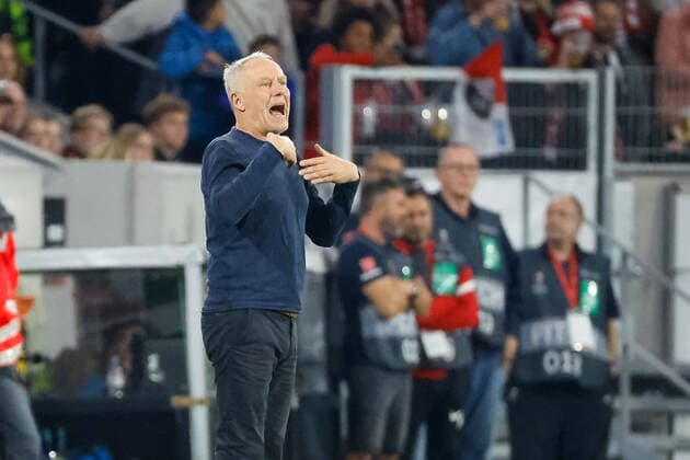 Christian Streich (SC Freiburg, Trainer) Geste, Gestik, gestikuliert , GER, SC Freiburg vs. Olympiacos FC, Fussball, UEFA Europa League, 5. Spieltag, Gruppenphase, 27.10.2022 GER, SC Freiburg vs. Olympiacos FC, Fussball, UEFA Europa League, 5. Spieltag, Gruppenphase, 27.10.2022 Freiburg im Breisgau Copyright: xEibner-Pressefoto GrantxHubbsx EP_GHS