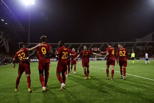 Players of AS Roma celebrate the 0-1 goal by Tammy Abraham (9) during the football UEFA Europa League Group C match HJK vs. AS Roma in Helsinki, Finland on Thursday, 27th Oct., 2022. Helsinki Finland LKFTJK20221027224111KMUK  Copyright: xEmmixKorhonenx LKFTJK20221027224111KMUK