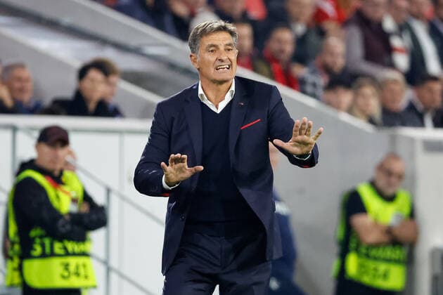 Michel (Olympiacos FC, Trainer) Geste, Gestik, gestikuliert , GER, SC Freiburg vs. Olympiacos FC, Fussball, UEFA Europa League, 5. Spieltag, Gruppenphase, 27.10.2022 GER, SC Freiburg vs. Olympiacos FC, Fussball, UEFA Europa League, 5. Spieltag, Gruppenphase, 27.10.2022 Freiburg im Breisgau Copyright: xEibner-Pressefoto GrantxHubbsx EP_GHS
