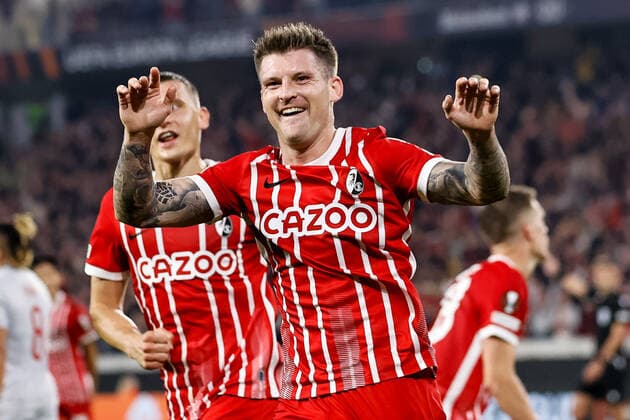 Torjubel bei Lukas Kuebler (SC Freiburg, 17) nach seinem Tor zum 1:1 , GER, SC Freiburg vs. Olympiacos FC, Fussball, UEFA Europa League, 5. Spieltag, Gruppenphase, 27.10.2022 GER, SC Freiburg vs. Olympiacos FC, Fussball, UEFA Europa League, 5. Spieltag, Gruppenphase, 27.10.2022 Freiburg im Breisgau Copyright: xEibner-Pressefoto GrantxHubbsx EP_GHS