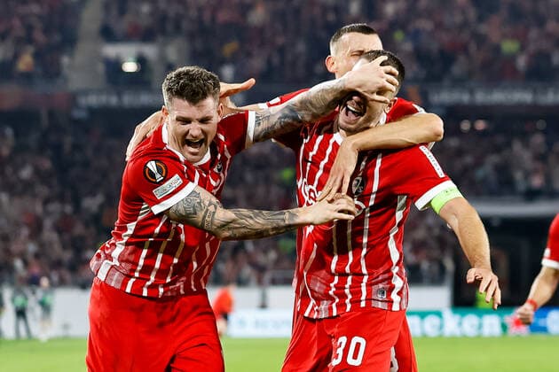 Torjubel SC Freiburg beim 1:1 durch Lukas Kuebler (SC Freiburg, 17), mit Christian Guenter (SC Freiburg, 30) und Maximilian Eggestein (SC Freiburg, 08) , GER, SC Freiburg vs. Olympiacos FC, Fussball, UEFA Europa League, 5. Spieltag, Gruppenphase, 27.10.2022 GER, SC Freiburg vs. Olympiacos FC, Fussball, UEFA Europa League, 5. Spieltag, Gruppenphase, 27.10.2022 Freiburg im Breisgau Copyright: xEibner-Pressefoto GrantxHubbsx EP_GHS