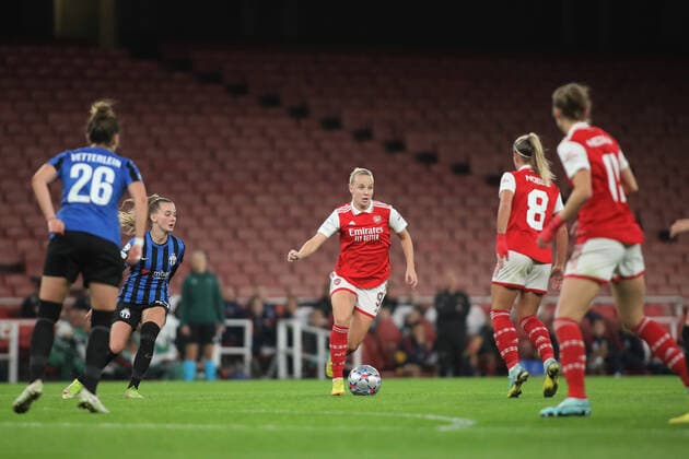 Beth Mead of Arsenal Women on the ball during the Womens Champions League match between Arsenal Women and FC Zurich Women at the Emirates Stadium, London, England on 27 October 2022. Copyright: xJoshuaxSmithx 34030025