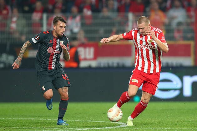 27.10.2022, xtgx, Fussball UEFA Europa League, 1. FC Union Berlin - Sporting Braga emspor, v.l. Jordan Siebatcheu (Union Berlin, 45), Julian Ryerson (Union Berlin, 6) (DFL DFB REGULATIONS PROHIBIT ANY USE OF PHOTOGRAPHS as IMAGE SEQUENCES and or QUASI-VIDEO) Berlin