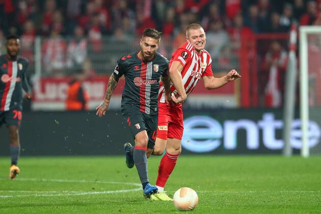 27.10.2022, xtgx, Fussball UEFA Europa League, 1. FC Union Berlin - Sporting Braga emspor, v.l. Jordan Siebatcheu (Union Berlin, 45), Julian Ryerson (Union Berlin, 6) Zweikampf, Duell, Kampf, tackle (DFL DFB REGULATIONS PROHIBIT ANY USE OF PHOTOGRAPHS as IMAGE SEQUENCES and or QUASI-VIDEO) Berlin