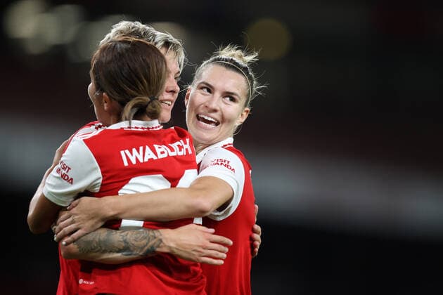 Arsenal v Zurich Women 27 October 2022, London - UEFA Women™s Champion™s League Football - Arsenal Women v Zurich Frauen - Steph Catley of Arsenal celebrates their 2nd goal with goalscorer Lina Hurtig and Mana Iwabuchi - Photo: Charlotte Wilson Offside. London UK Copyright: xCharlottexWilsonx xOffsidexOffside